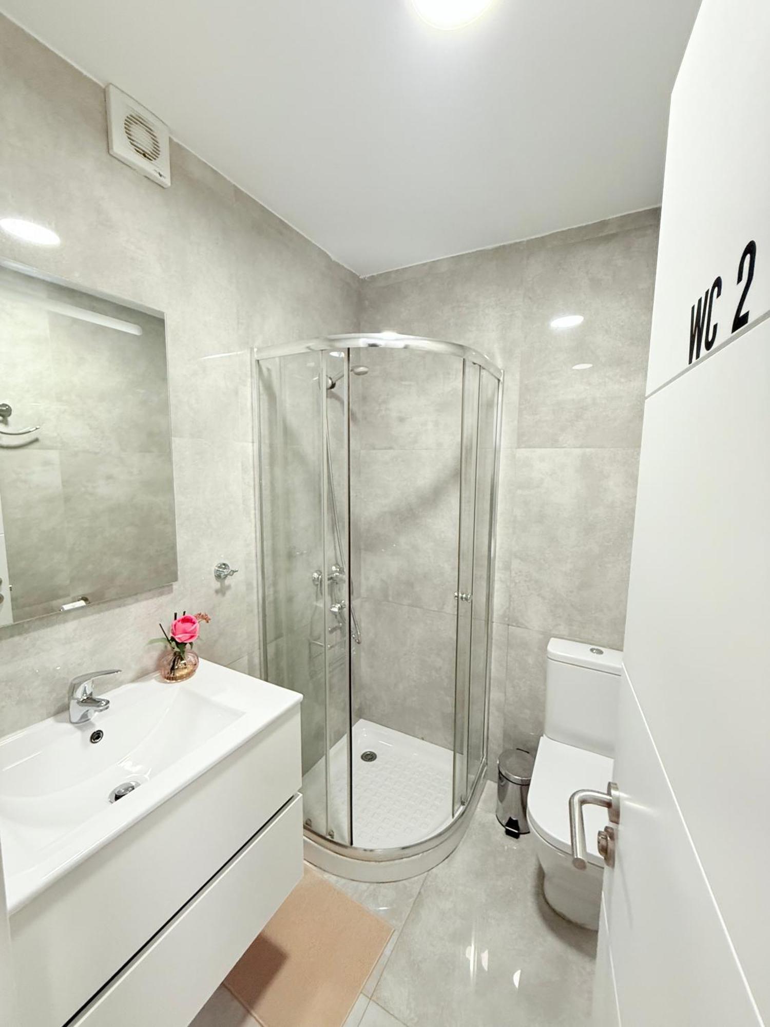 Rosa Rooms, Habitacion Con Bano Privado Pozuelo de Alarcón Exterior foto